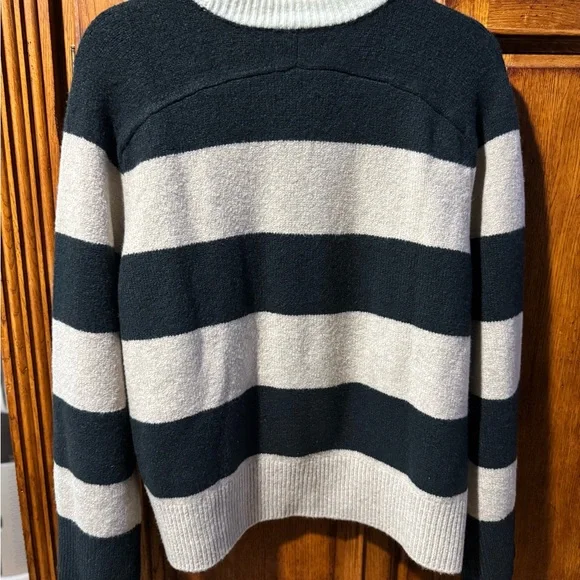 Abercrombie & Fitch Black and Cream Striped Madeline Crewneck Sweater - Picture 2 of 8